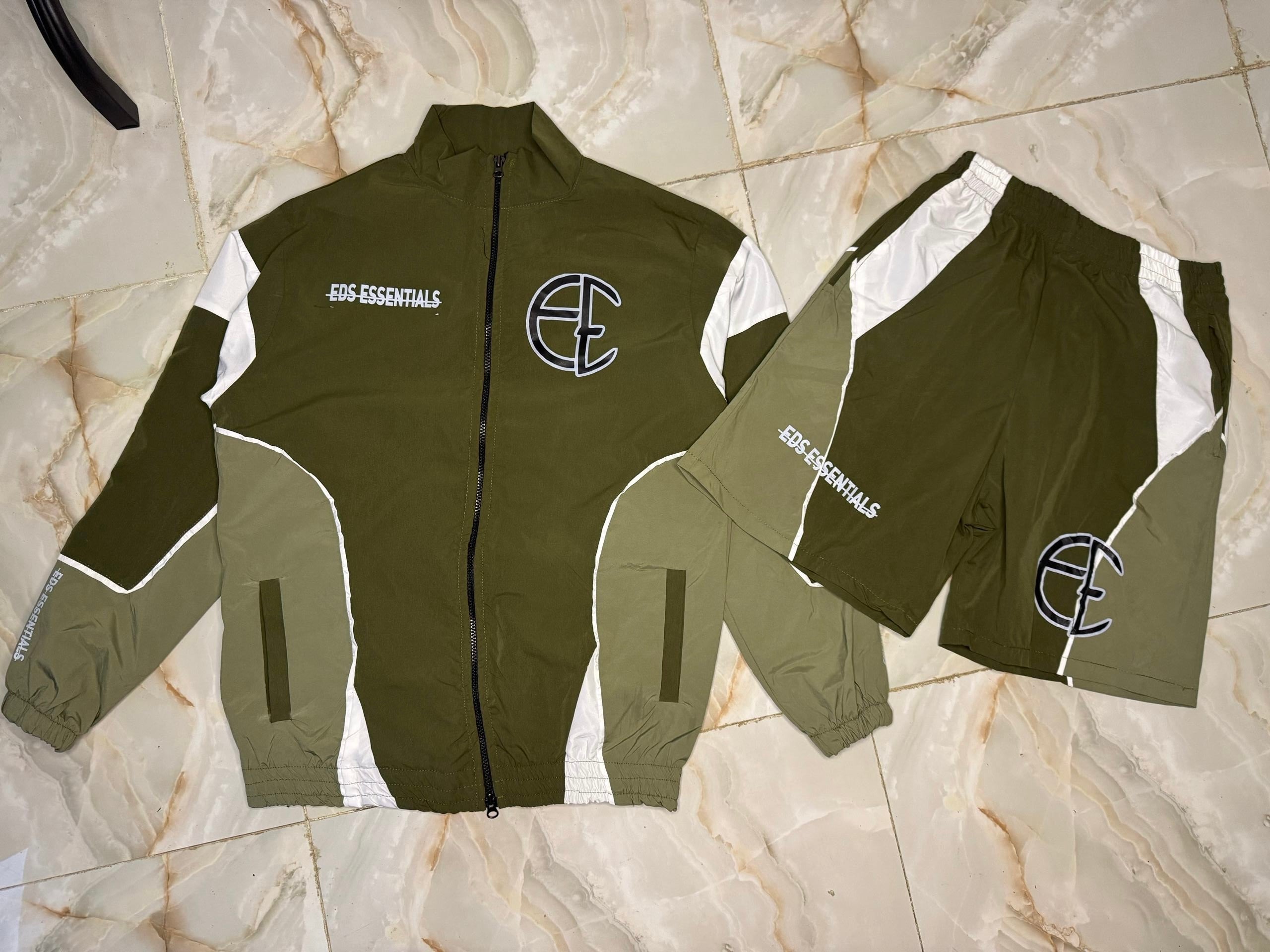 EDS ESSENTIALS TRACKSHORTS 🛍️🫧♨️